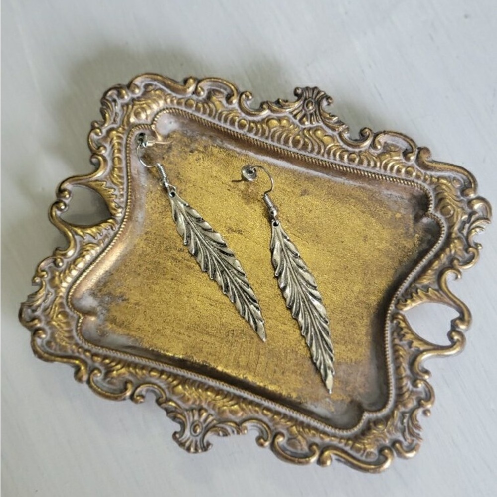Dangle feather earrings